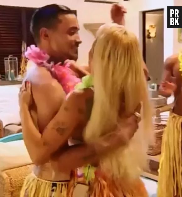 La Villa des Coeurs Brisés 3 : Aurélie Preston et son prétendant Julien s'embrassent !
