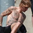 Justin Bieber fier de ses tatouages : il se dévoile torse nu pour montrer "plus de 100 heures de travail" !