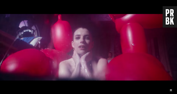Drake invite Emma Roberts dans son clip "Nice For What"