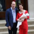 Kate Middleton et le Prince William présentent leur fils Louis à Londres le 23 avril 2018