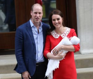 Kate Middleton et le Prince William présentent leur fils Louis à Londres le 23 avril 2018