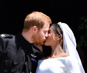 Le Prince Harry et Meghan Markle s'embrassent le jour de leur mariage