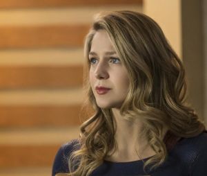 Supergirl saison 3, épisode 20 : Kara (Melissa Benoist) sur une photo