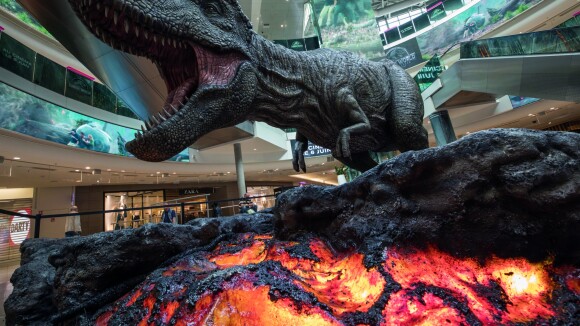 Jurassic World 2 : un T-Rex géant débarque à Paris