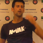 Roland-Garros 2018 : Novak Djokovic abattu après sa défaite, la vidéo malaisante