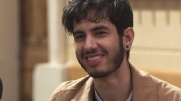 Plus belle la vie : le comédien Jonas Ben Ahmed (Dimitri) élu "personnalité LGBT de l'année"