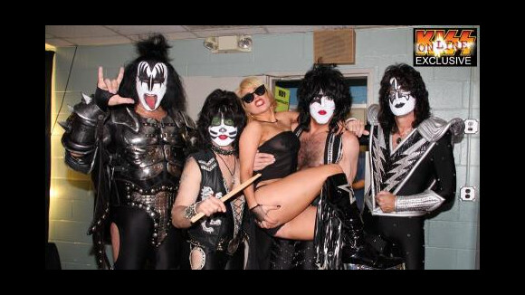 Lady Gaga ... Une fan sexy au concert de Kiss