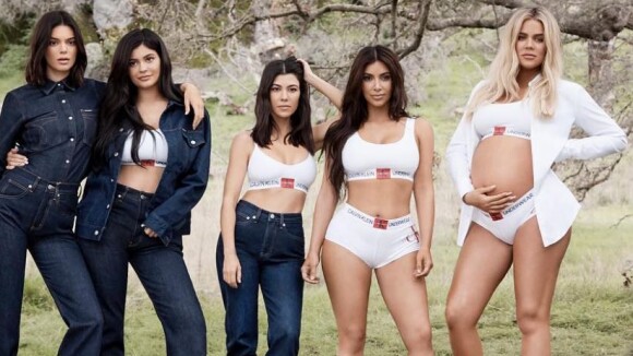Kim Kardashian et ses soeurs en lingerie et en denim dans la nouvelle campagne Calvin Klein