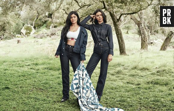 Kim Kardashian et ses soeurs en lingerie et en denim dans la nouvelle campagne Calvin Klein !