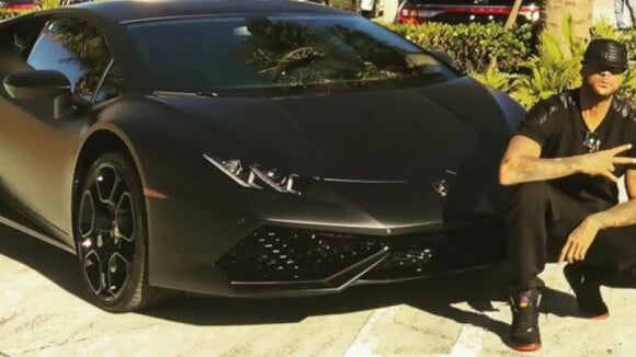 Booba s'amuse de son accident de voiture avec sa Lamborghini