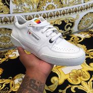Apple x Versace : des sneakers en mode nineties qui pourraient voir le jour