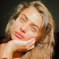 Taylor Hill : la top de Victoria's Secret assume ses boutons d'acné sur Instagram