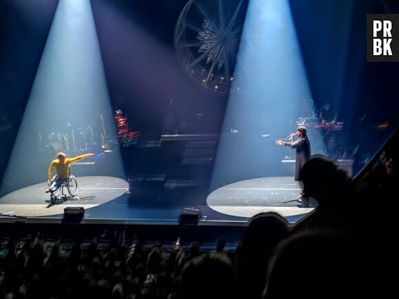 Slimane en concert à Paris : il invite Nathan, danseur handicapé sur scène