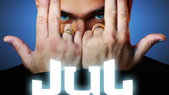 "La zone en personne" : Jul continue de teaser son nouvel album avec un titre urbain