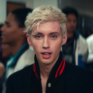 Clip "Thank U, Next" d'Ariana Grande : Troye Sivan dans la parodie de Lolita malgré moi