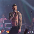 Super Bowl 2019 : Maroon 5 déçoit, Adam Levine fait polémique en chantant torse nu