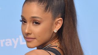 Ariana Grande évoque ses ex Mac Miller et Pete Davidson dans "Ghostin"