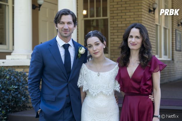 Victoria Pedretti (au milieu) dans The Haungtin of Hill House