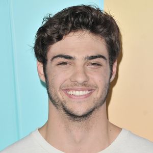 Noah Centineo et Lily Collins en couple ?