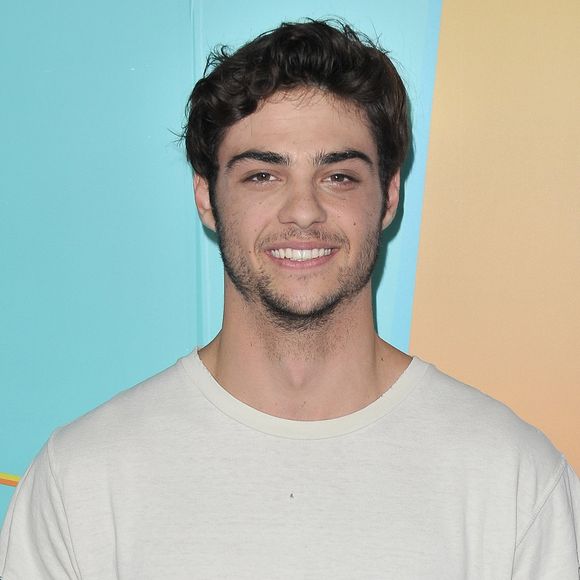 Noah Centineo et Lily Collins en couple ?