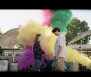 Noah Centineo et Lily Collins dans le clip "Save Me Tonight" de ARTY