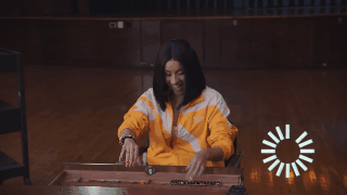 Cardi B pour Reebok : bracelets "slap on", fax, Macarena... La campagne en mode années 1990