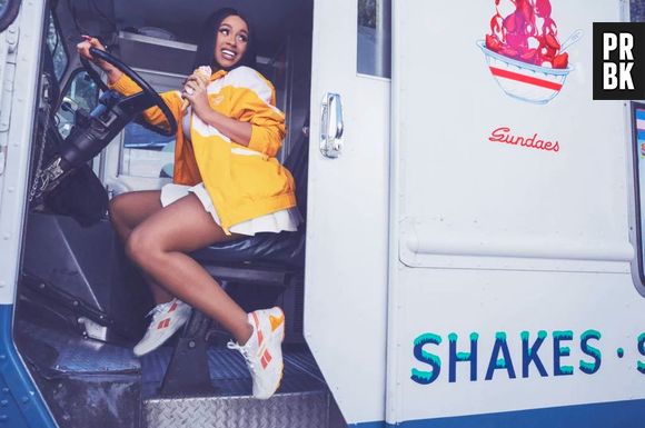 Cardi B pour Reebok : bracelets "slap on", fax, Macarena... La campagne en mode années 1990