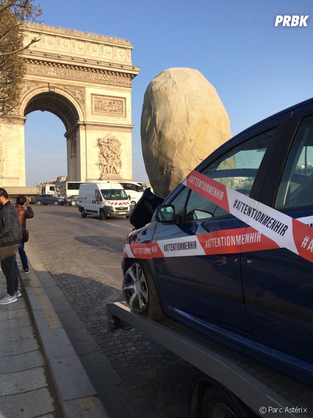 Parc Astérix : pour les 30 ans du parc et l'inauguration de la nouvelle attraction Attention Menhir !, Obélix a lancé des menhirs dans toute la France.