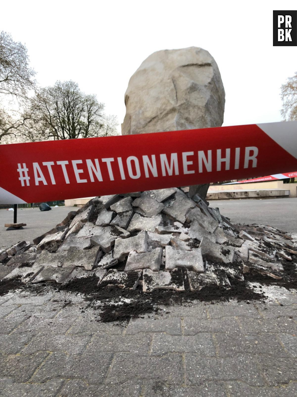 Parc Astérix : pour les 30 ans du parc et l'inauguration de la nouvelle attraction Attention Menhir !, Obélix a lancé des menhirs dans toute la France.