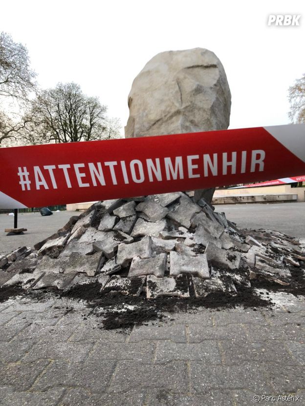 Parc Astérix : pour les 30 ans du parc et l'inauguration de la nouvelle attraction Attention Menhir !, Obélix a lancé des menhirs dans toute la France.