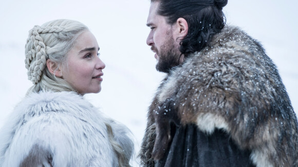 Game of Thrones saison 8 : Emilia Clarke, Kit Harington... les acteurs en costumes VS dans la vie