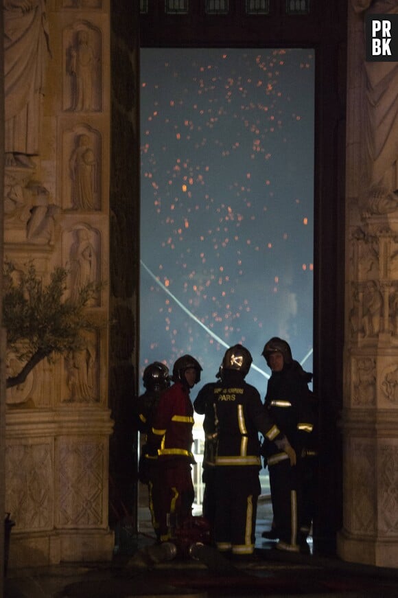 Incendie de Notre-Dame de Paris : l'intérieur de l'édifice