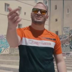 Jul s'enjaille en plein Marseille dans son clip "La bandite"
