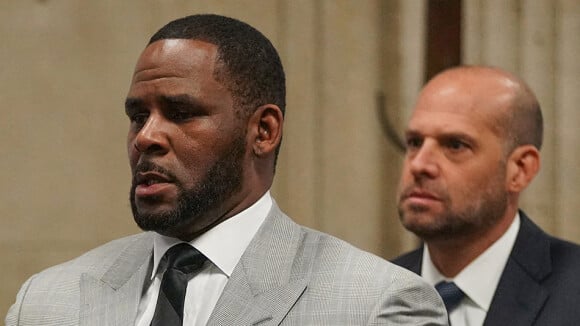 R. Kelly arrêté : le chanteur accusé de pornographie infantile et détournement de mineurs