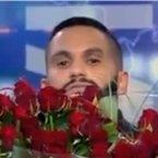 Angèle demandée en mariage en direct à la télé par Malik Bentalha : "envoie-moi un DM"