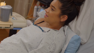 Shay Mitchell maman : elle dévoile son accouchement en vidéo
