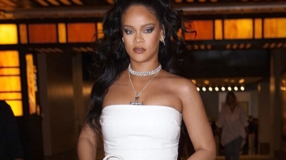 Rihanna fait la promo de Fenty Beauty... avec une chanson de Chris Brown : les fans perturbés