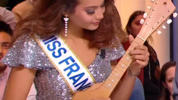 Vaimalama Chaves (Miss France 2019) avait déjà montré ses talents de chanteuse et de musicienne dans Quotidien