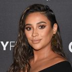 Shay Mitchell maman : critiquée sur une photo d'allaitement, elle réagit