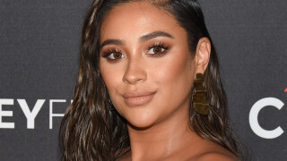 Shay Mitchell maman : critiquée sur une photo d'allaitement, elle réagit