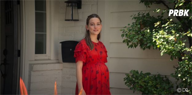 You saison 3 : Love est-elle vraiment enceinte ? Les fans doutent