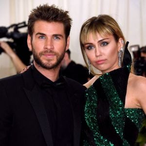 Miley Cyrus et Liam Hemsworth officiellement divorcés cinq mois après leur rupture