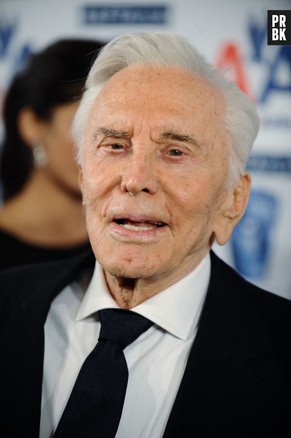 Kirk Douglas, le père de Michael Douglas est mort à 103 ans : les stars sont nombreuses à rendre hommage à l'un des derniers acteurs de légende d'Hollywood