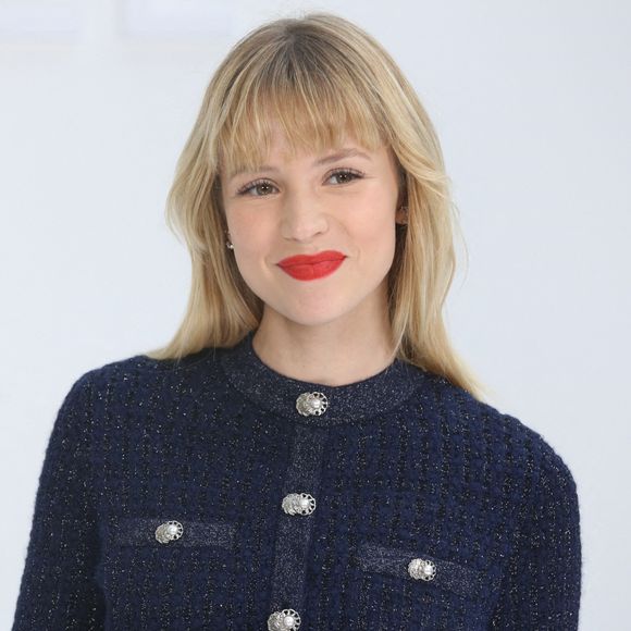Angèle réagit à la polémique de sa photo sur la couverture de Paris Match jugée sexiste : "Je ne l'avais jamais validée"