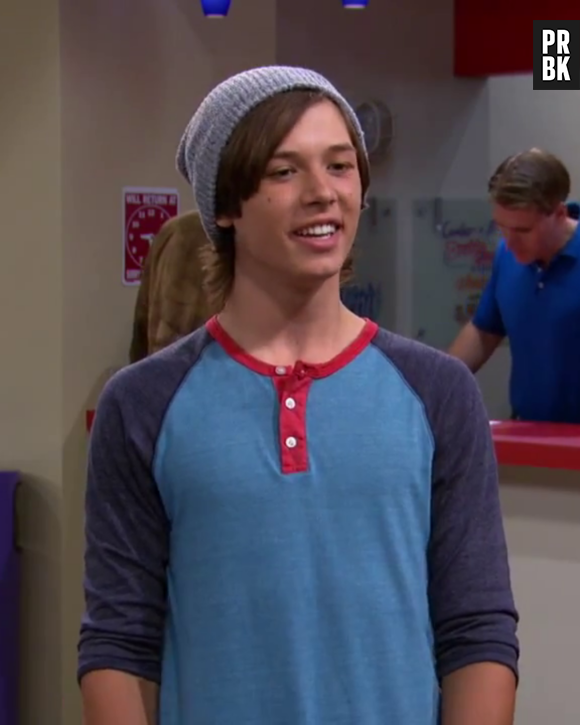 Leo Howard (Why Women Kill) jouait le rôle de Logan dans Shake It Up sur Disney Channel