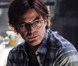Billy Burke dans Zoo