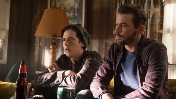 Riverdale saison 5 : Cole Sprouse s'ennuie-t-il comme Skeet Ulrich ? Il répond et réagit