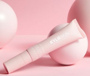 Kylie Jenner : la crème pour les yeux de la marque Kylie Skin (24,90 euros)