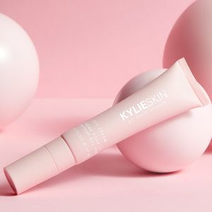 Kylie Jenner : la crème pour les yeux de la marque Kylie Skin (24,90 euros)
