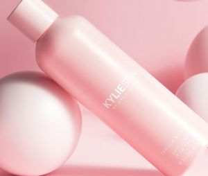 Kylie Jenner : le lait tonique à la vanille de la marque Kylie Skin (27,90 euros)